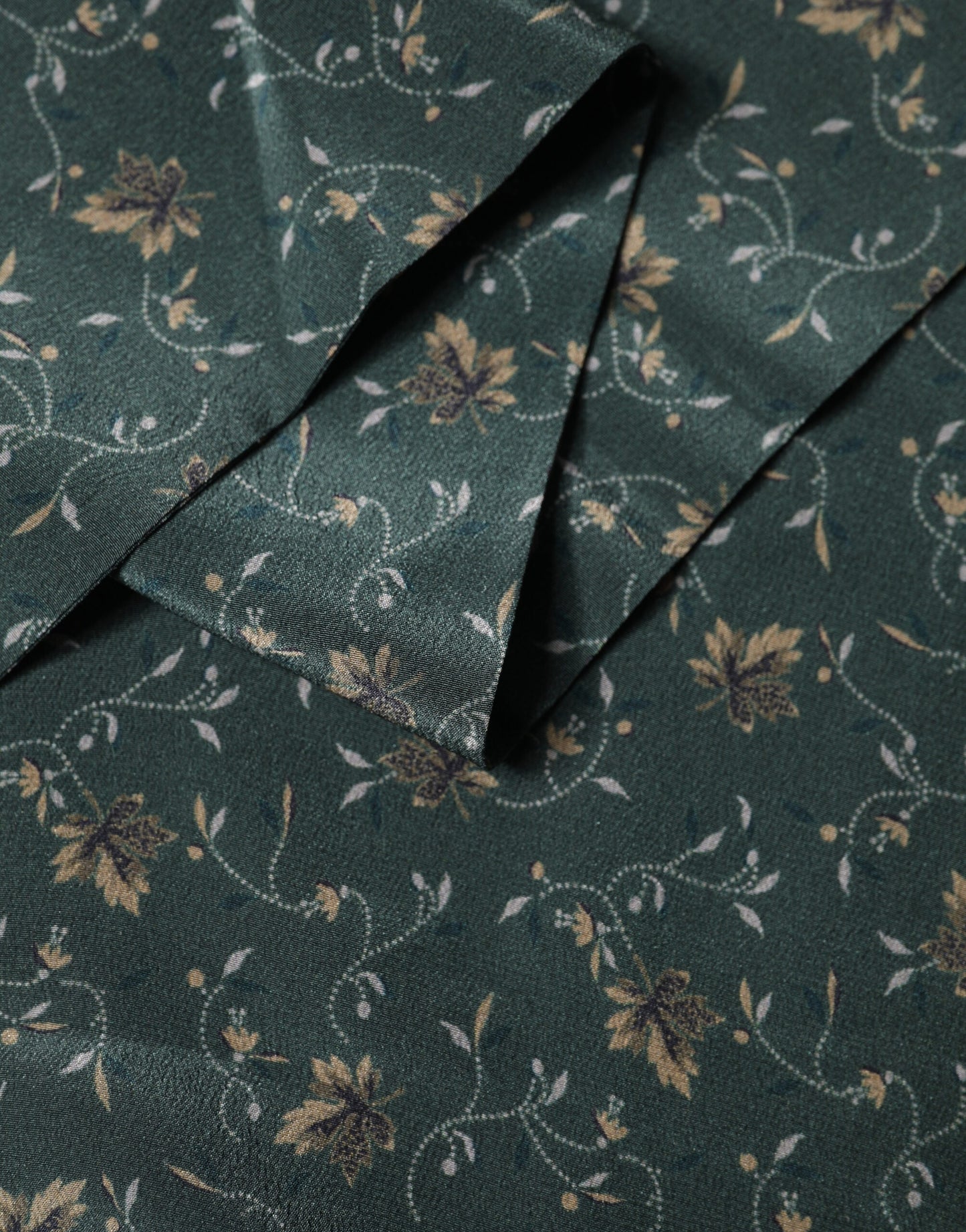 Green Silk Floral Pattern Fringed 135cm X 16cm  Scarf